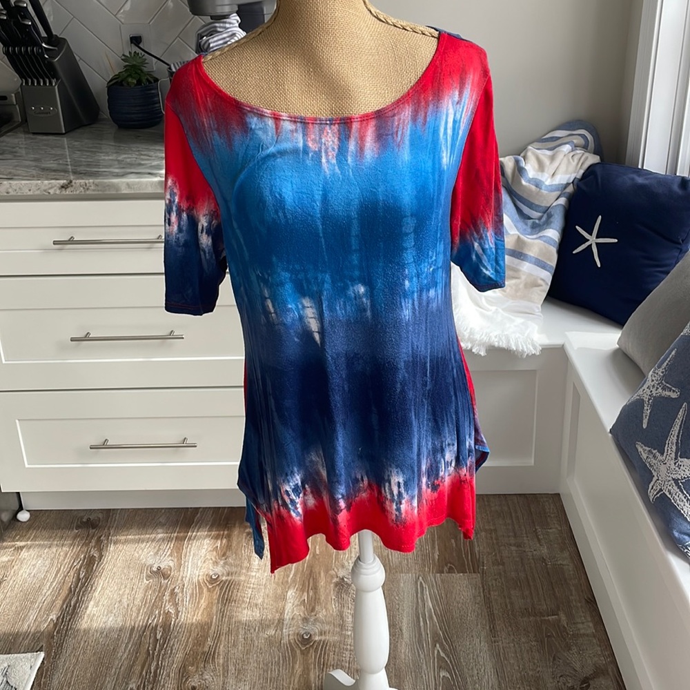 JM Fleurette blue and red t shirt